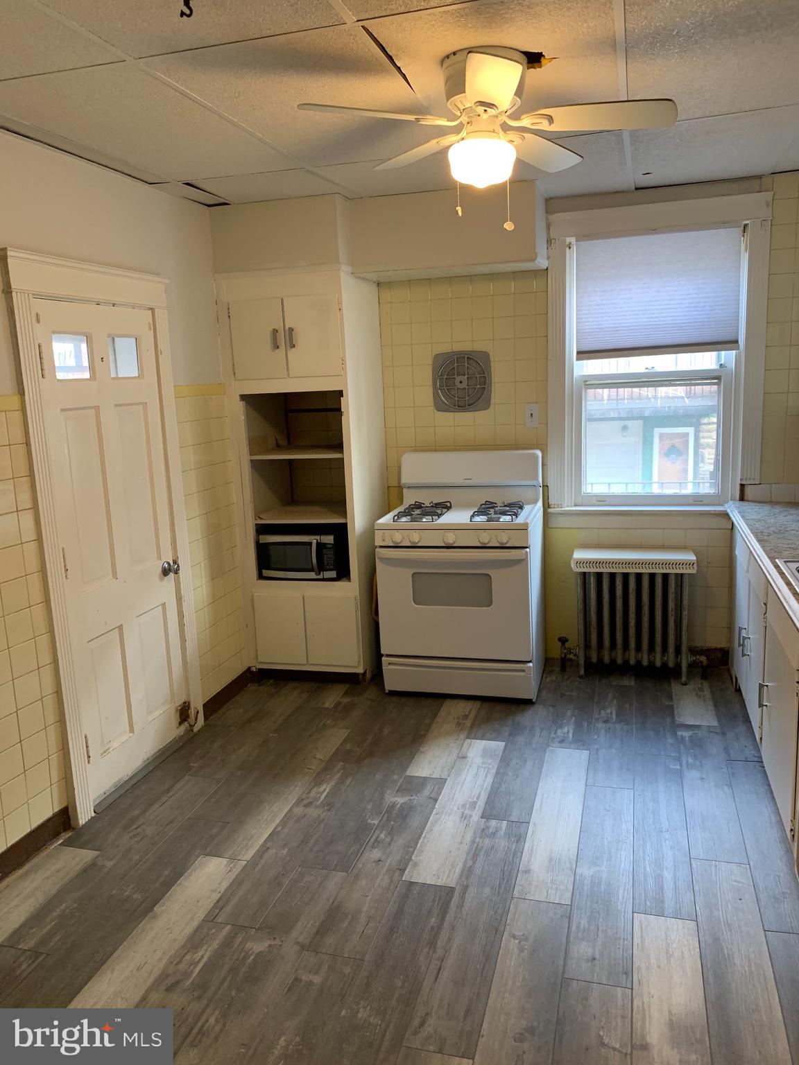 277 Sanford Road Upper Darby, PA 19082 - Photo 5 of 18