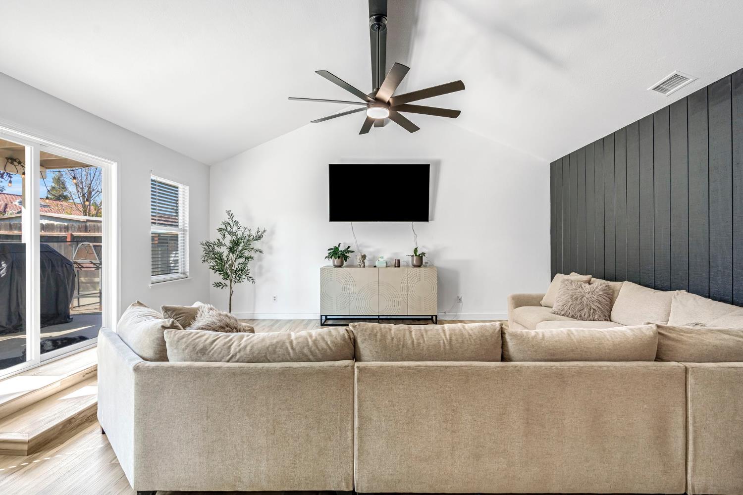 2428 West 3rd Street Madera, CA 93637 - Photo 9 of 39