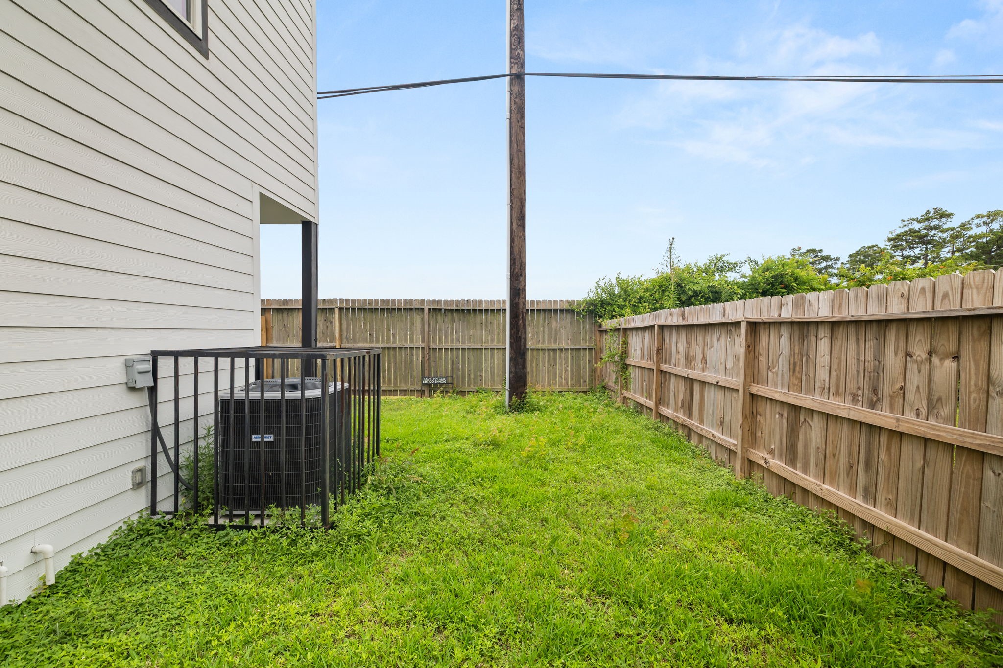 8534 Woodlyn Road Houston, TX 77028 - Photo 3 of 25 a view of a backyard with wooden fence