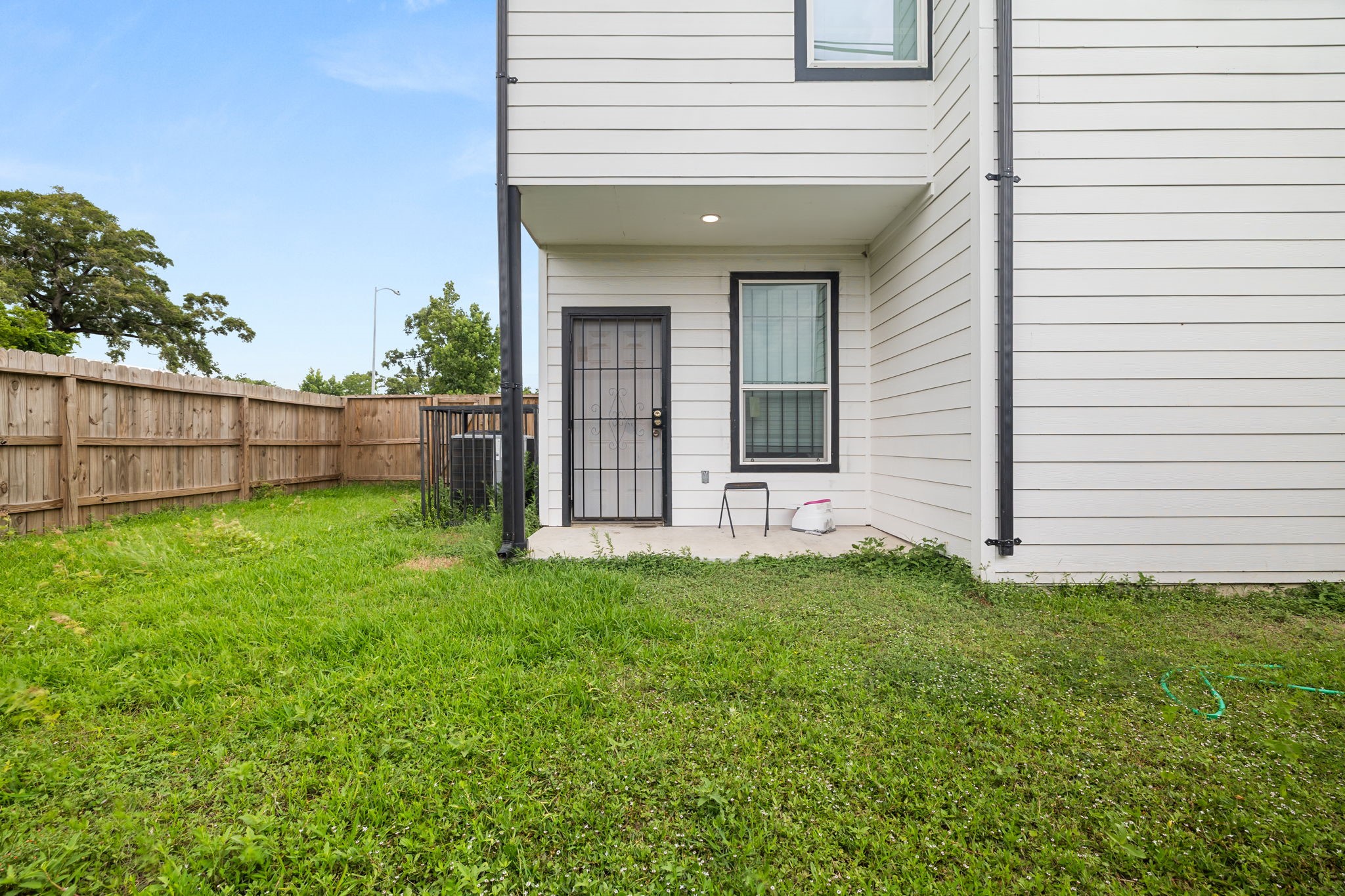 8534 Woodlyn Road Houston, TX 77028 - Photo 6 of 25 a view of a back yard of the house