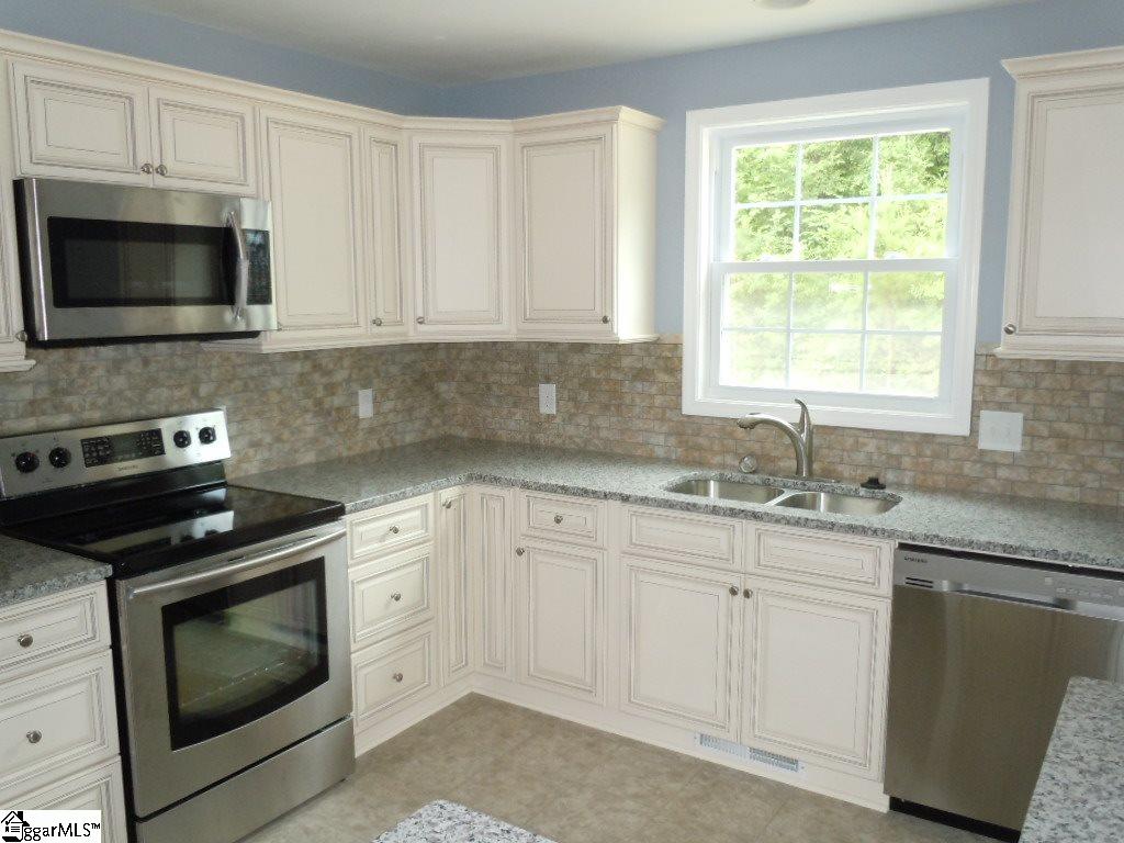 697 Burdette Road Gray Court, SC 29645 - Photo 5 of 29 Gallery Image 5