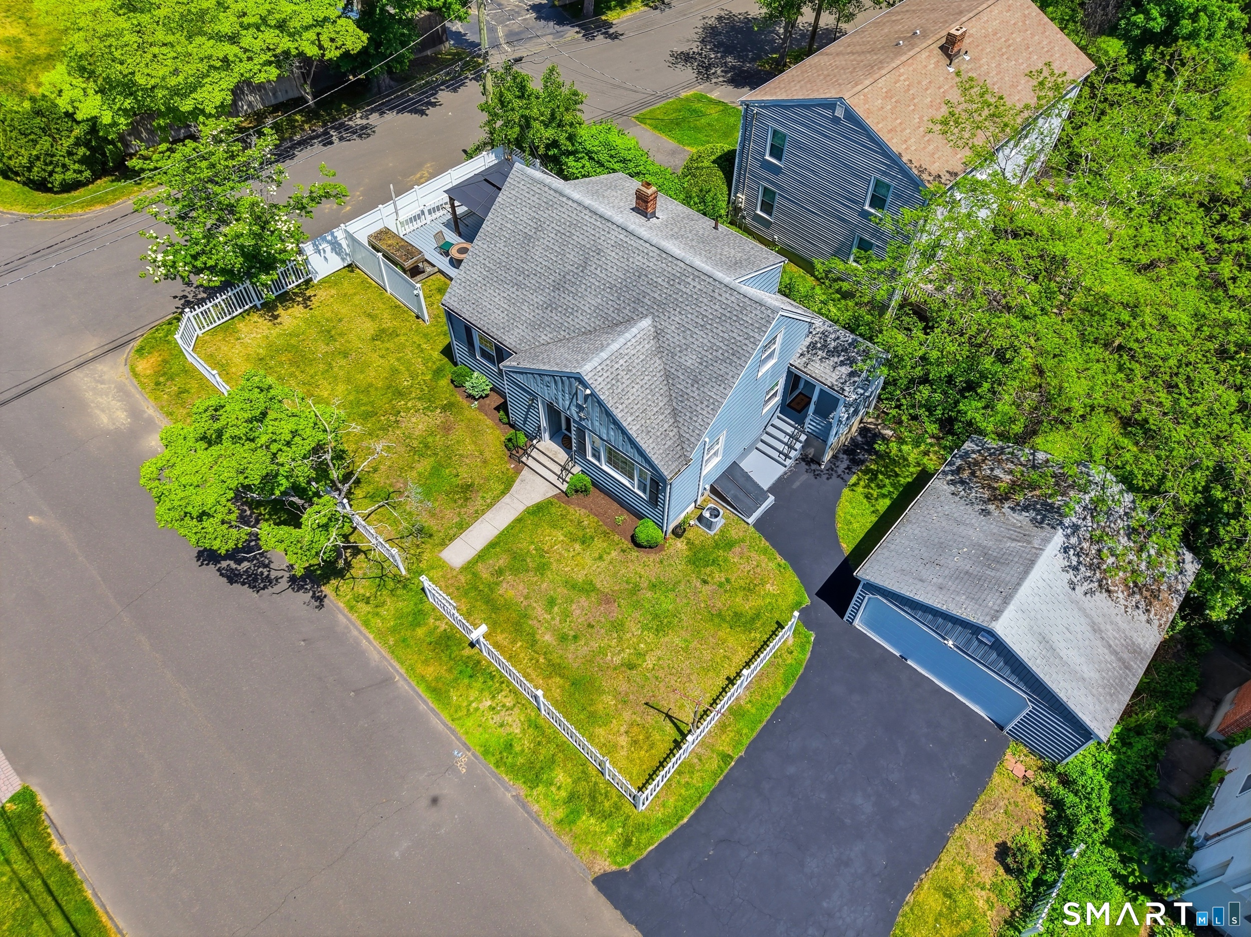 65 Beaver Street Fairfield, CT 06825 - Photo 4 of 40