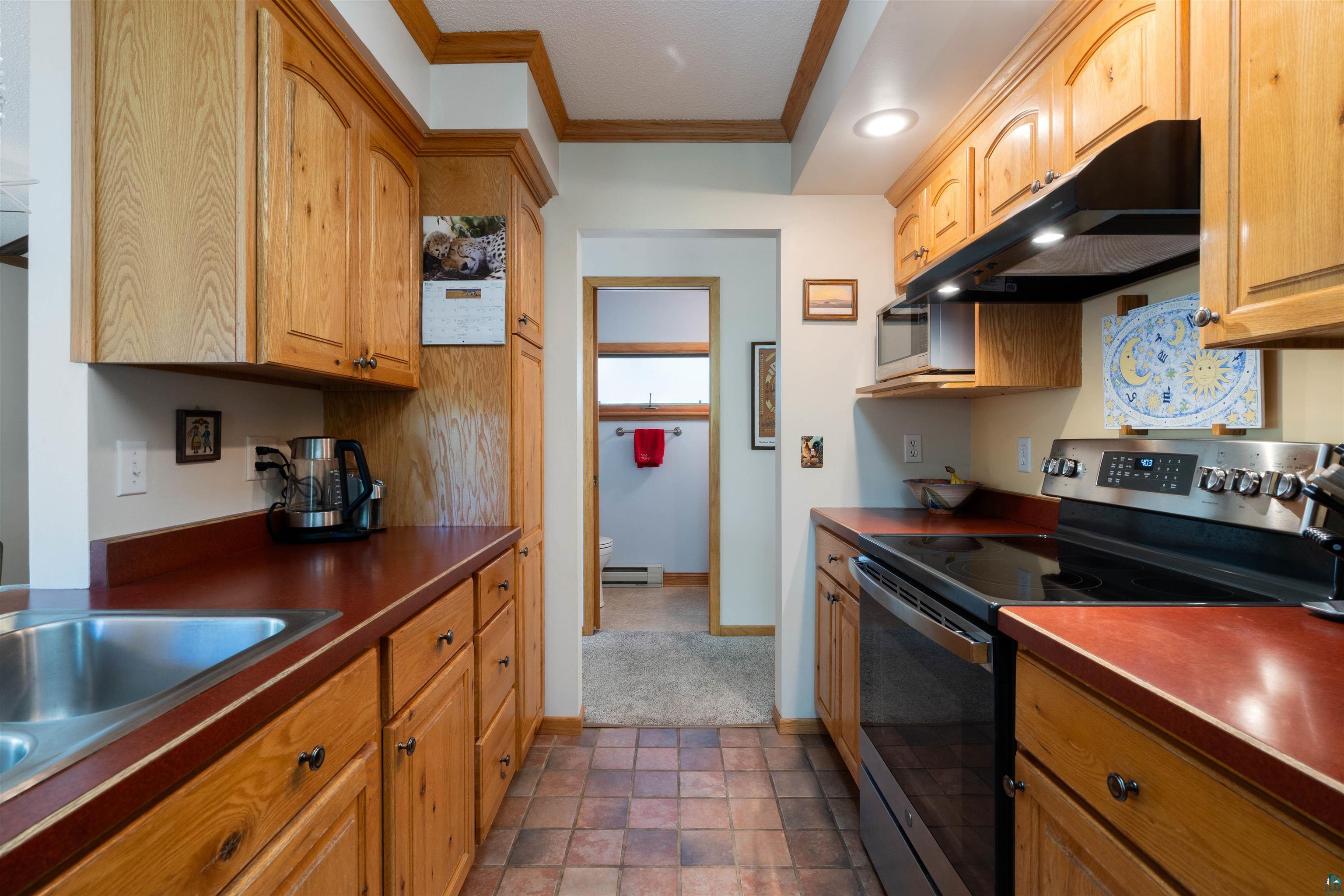 5306 Ivanhoe Street Duluth, MN 55804 - Photo 13 of 37