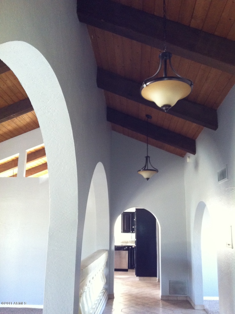 7635 West Wagoner Road Glendale, AZ 85308 - Photo 4 of 20 hall