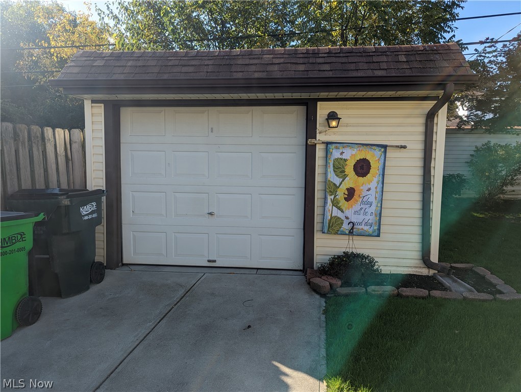 10014 McCracken Road Garfield Heights, OH 44125 - Photo 5 of 31