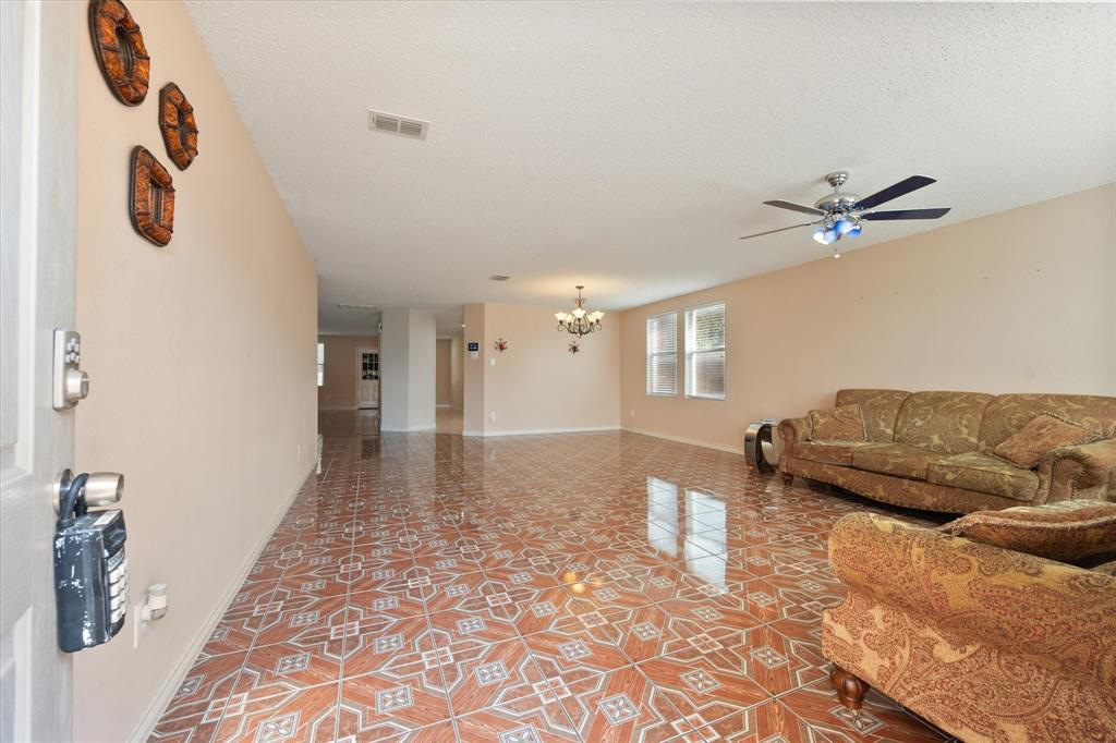 511 Travis Ranch Trail Arlington, TX 76002 - Photo 15 of 40 Gallery Image 15