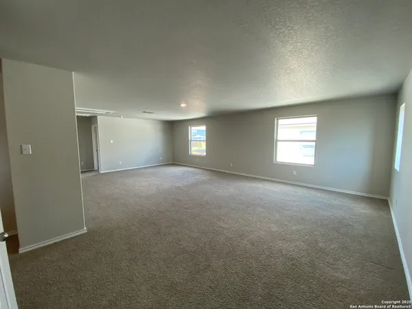 a view of empty room with window