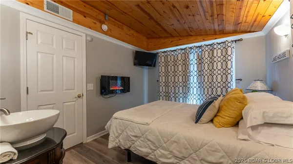 $910,000 | 1368 Hickory Lane, Osage Beach, MO 65065