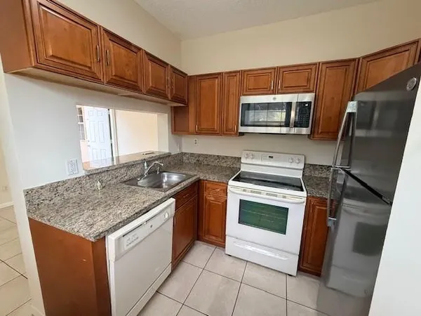 $2,550 | 671 Cypress Lake Boulevard, Unit D, Pompano Beach, FL 33064