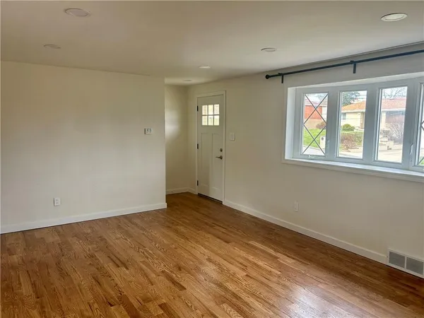 $1,875 | 214 Barbara Drive, McKees Rocks, PA 15136