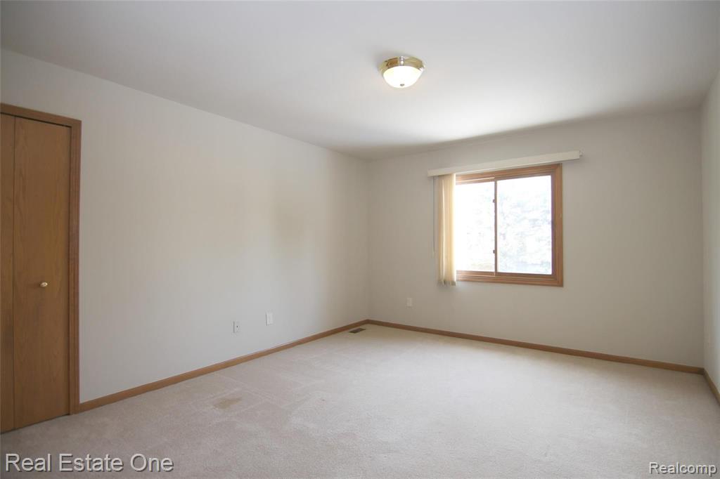 945 Maidstone Drive Rochester Hills, MI 48307 - Photo 21 of 25