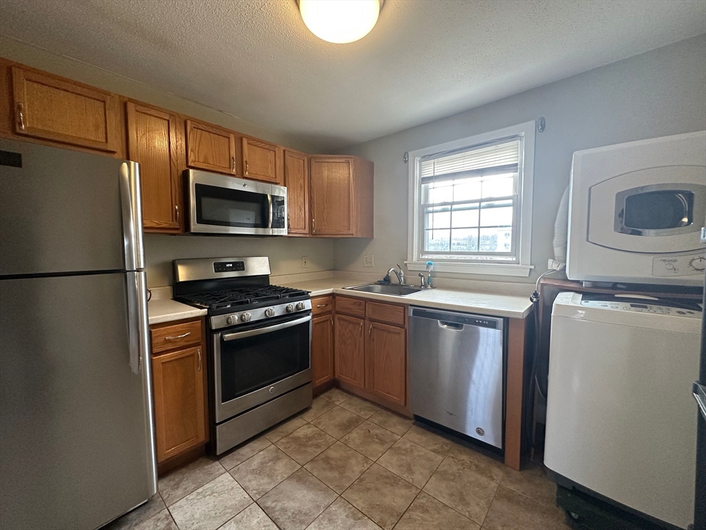 481 Cold Spring Avenue, Unit 2A West Springfield, MA 01089 - Photo 8 of 13 Gallery Image 8