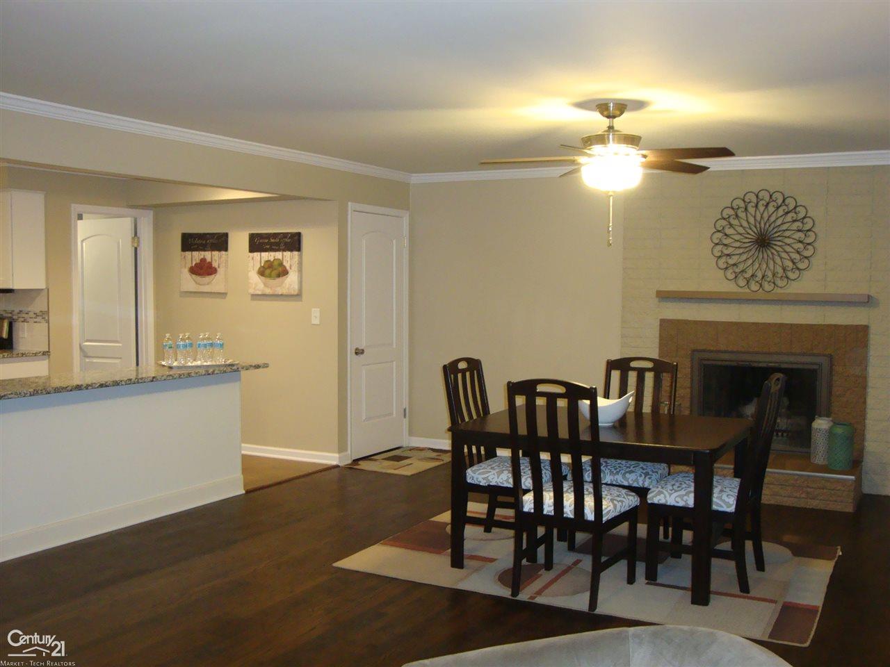 Kitchen & Dining