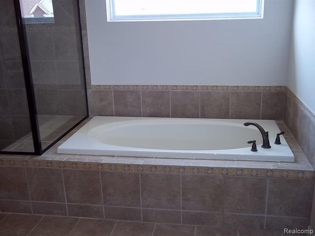 3631 Hogan Circle Rochester, MI 48307 - Photo 15 of 25 100_0300.JPG