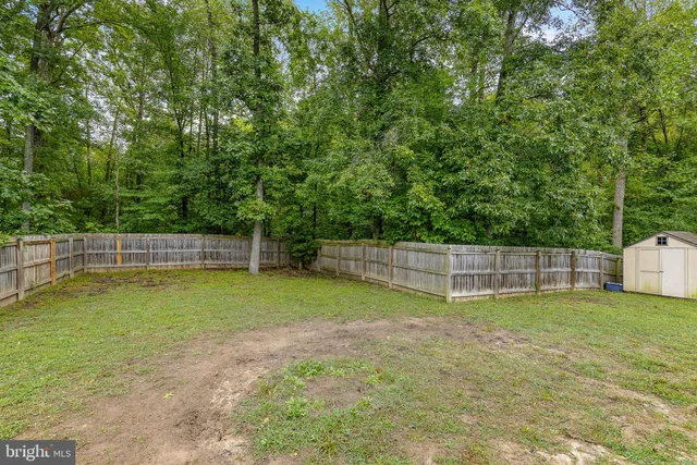 a picture of a bench in a white house