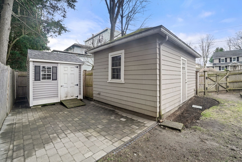 6 Saunders Terrace Wellesley, MA 02481 - Photo 37 of 41 Gallery Image 37