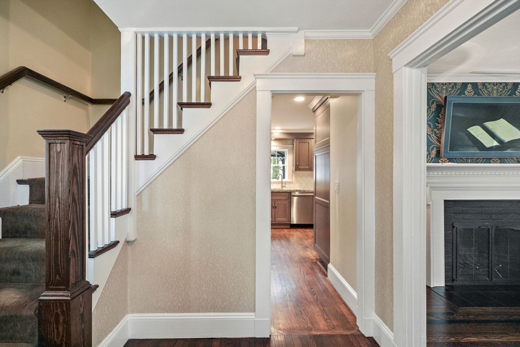 6 Saunders Terrace Wellesley, MA 02481 - Photo 5 of 41 Gallery Image 5