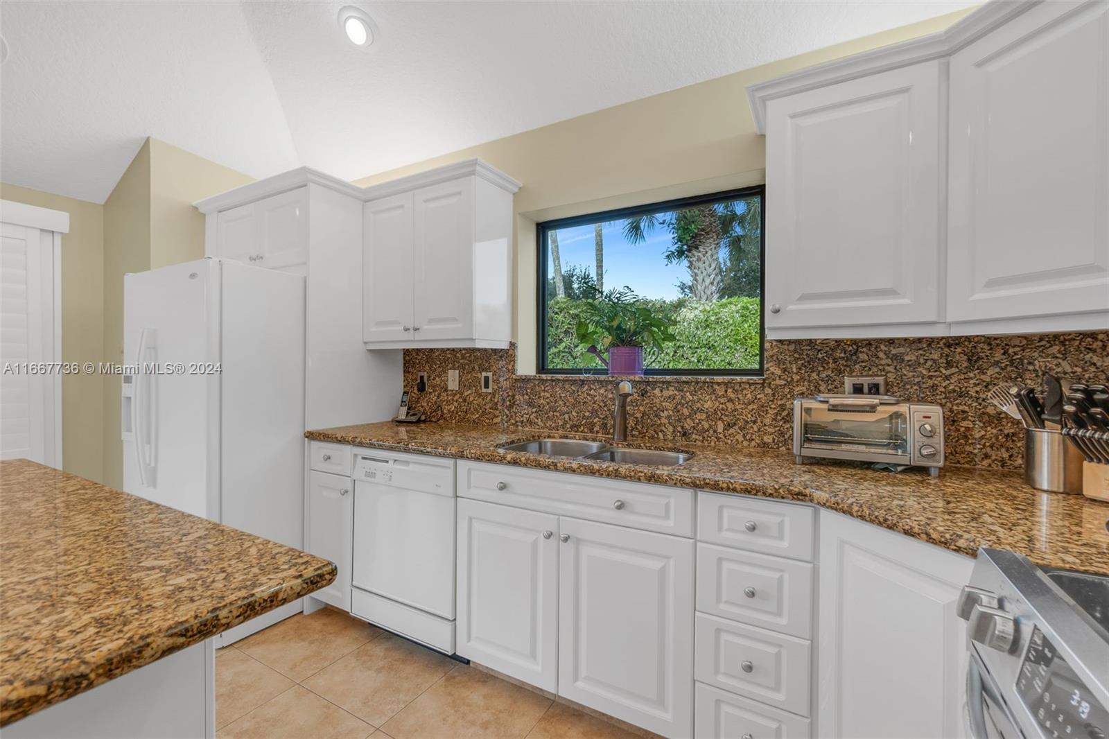 22740 Caravelle Circle Boca Raton, FL 33433 - Photo 16 of 55 Gallery Image 16
