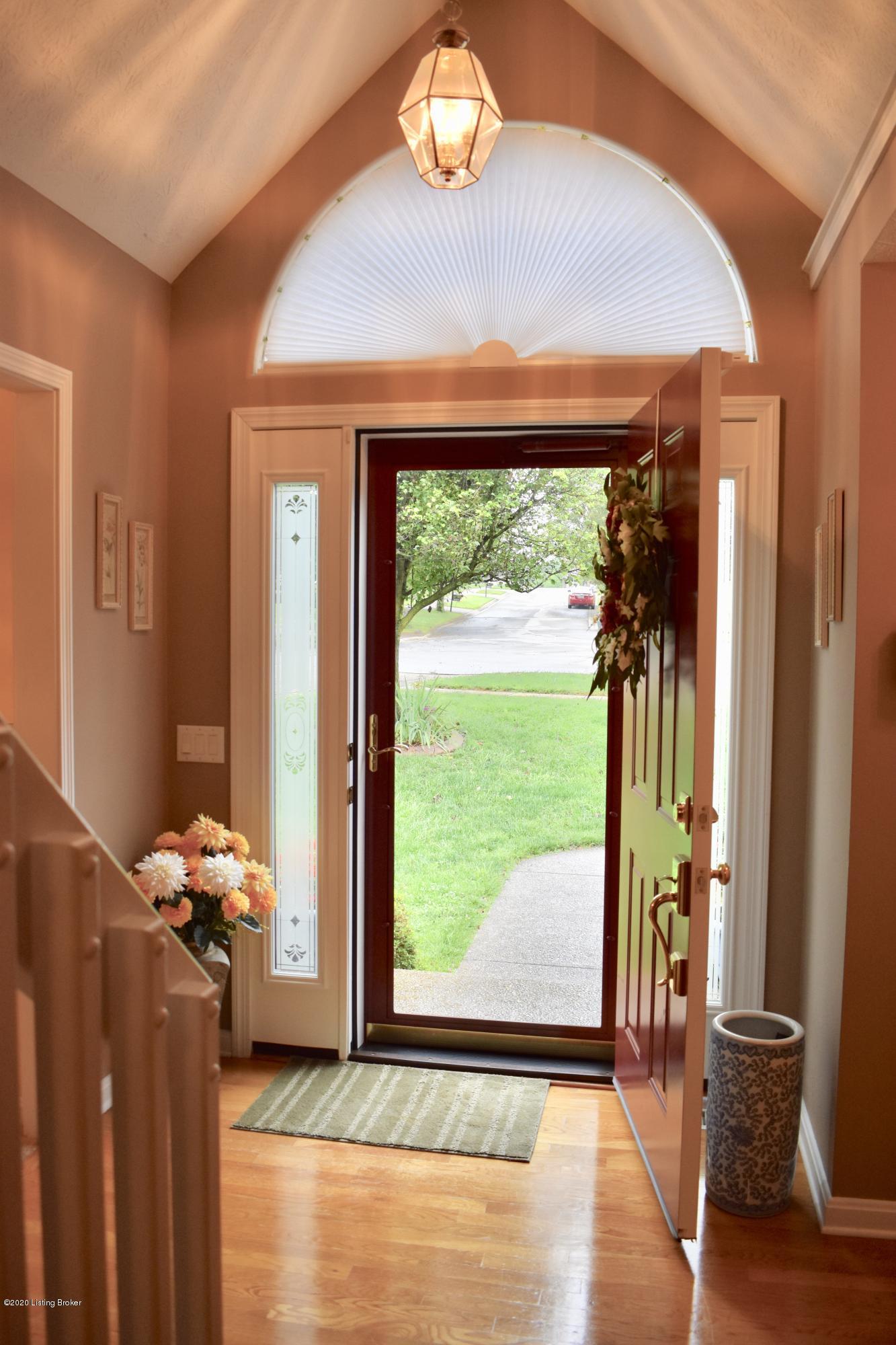 10121 Rimfire Road Louisville, KY 40291 - Photo 9 of 44 Vaulted foyer