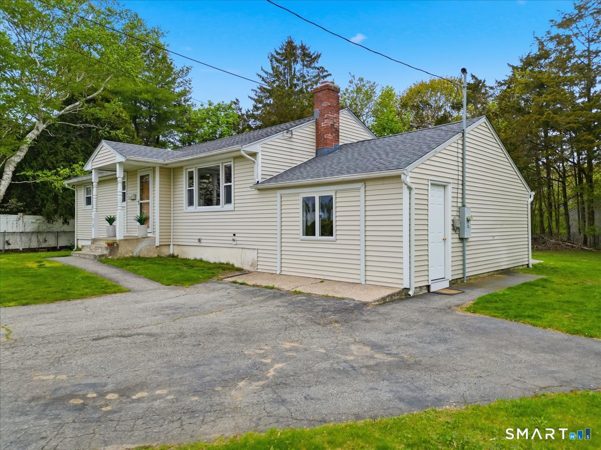 13 Mark Trail Groton, CT 06340 - Photo 3 of 38