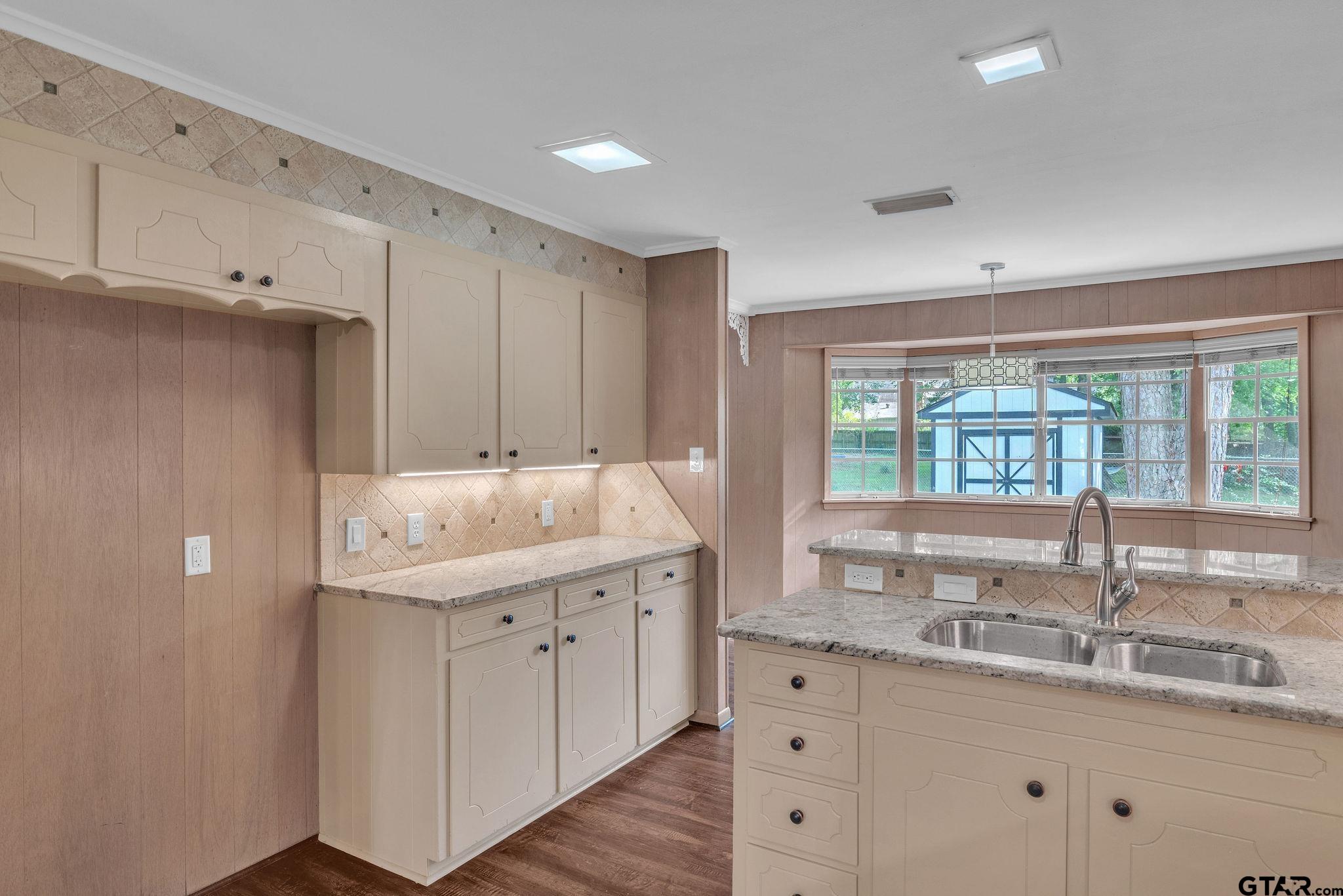 700 Emily Drive Longview, TX 75601 - Photo 17 of 45 a bathroom with double sink and a window