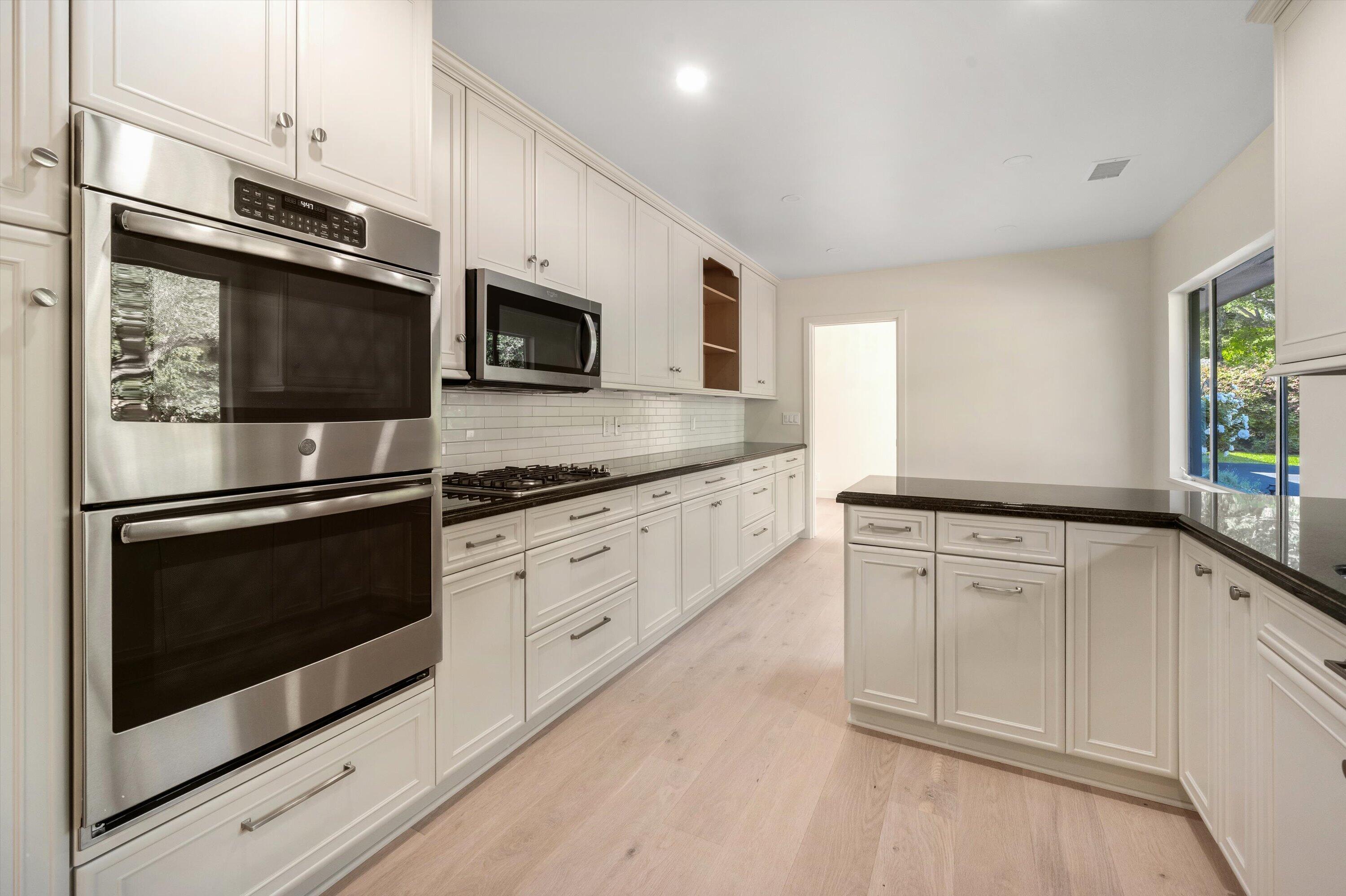 579 Hot Springs Road Montecito, CA 93108 - Photo 11 of 28 Kitchen