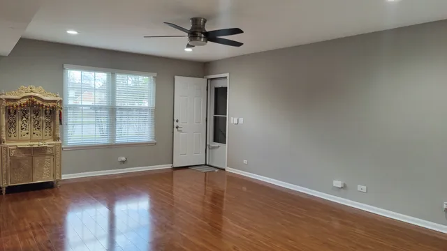 $429,900 | 138 White Branch Court South, Schaumburg, IL 60107