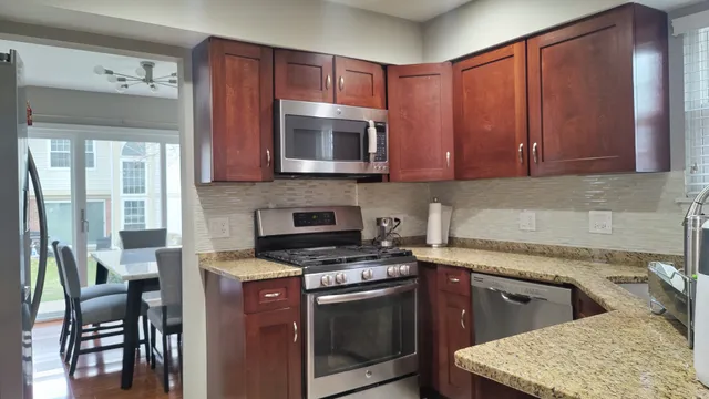 $429,900 | 138 White Branch Court South, Schaumburg, IL 60107