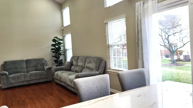 $429,900 | 138 White Branch Court South, Schaumburg, IL 60107