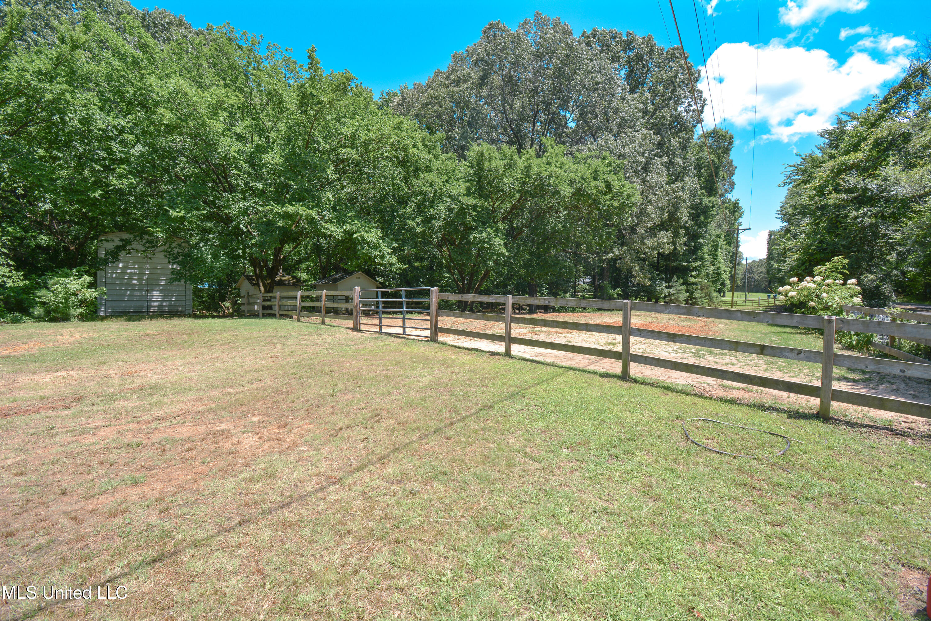 2330 Pigeon Roost Road Byhalia, MS 38611 - Photo 4 of 27 DSC_0114