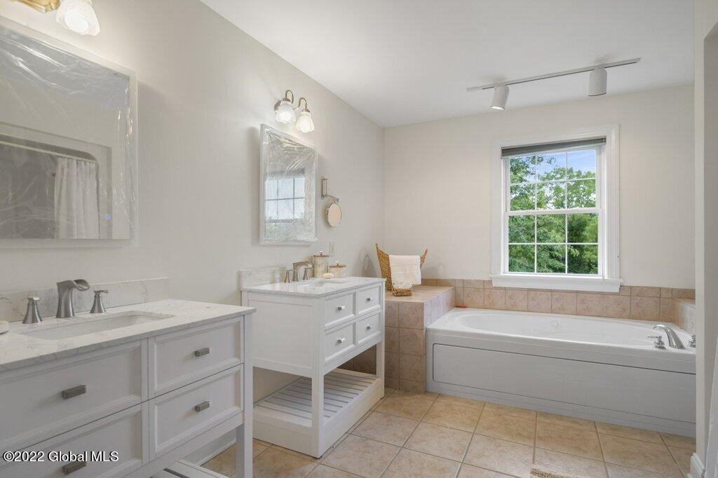 33 Dyke Road Colonie, NY 12110 - Photo 21 of 27 upper level 7