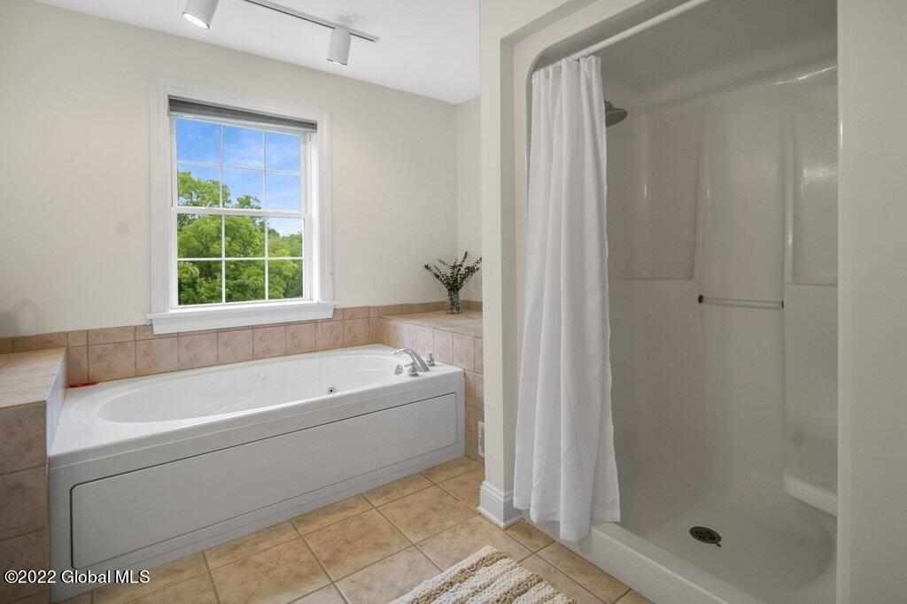 33 Dyke Road Colonie, NY 12110 - Photo 22 of 27 upper level 8