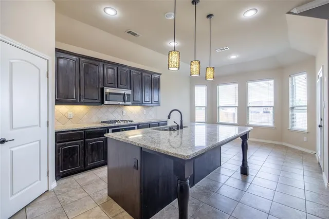 $334,900 | 637 Peach Lane, Burleson, TX 76028