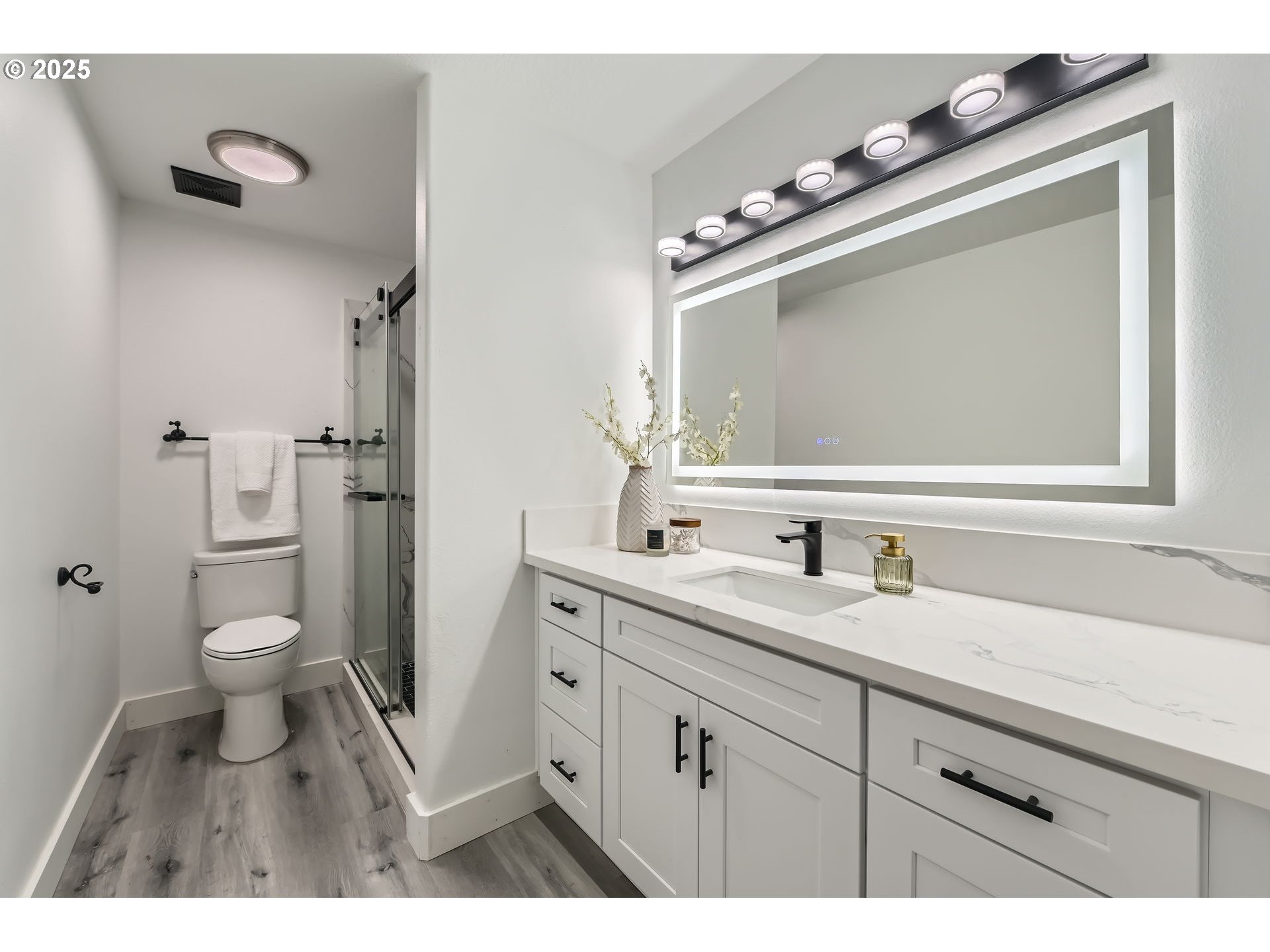 743 Southeast Forest Glen Road Estacada, OR 97023 - Photo 13 of 26 Bathroom, Attached