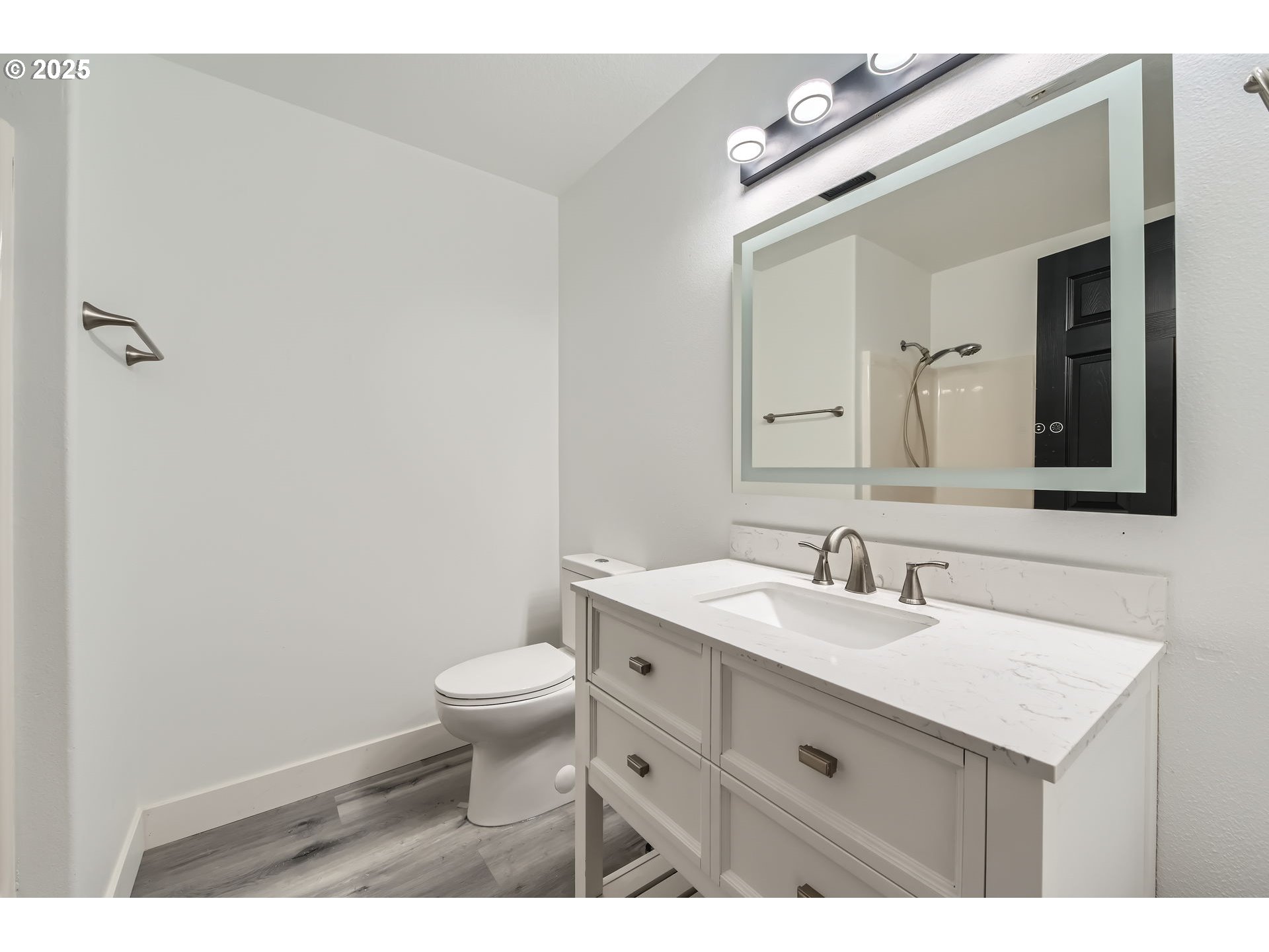 743 Southeast Forest Glen Road Estacada, OR 97023 - Photo 15 of 26 Bathroom