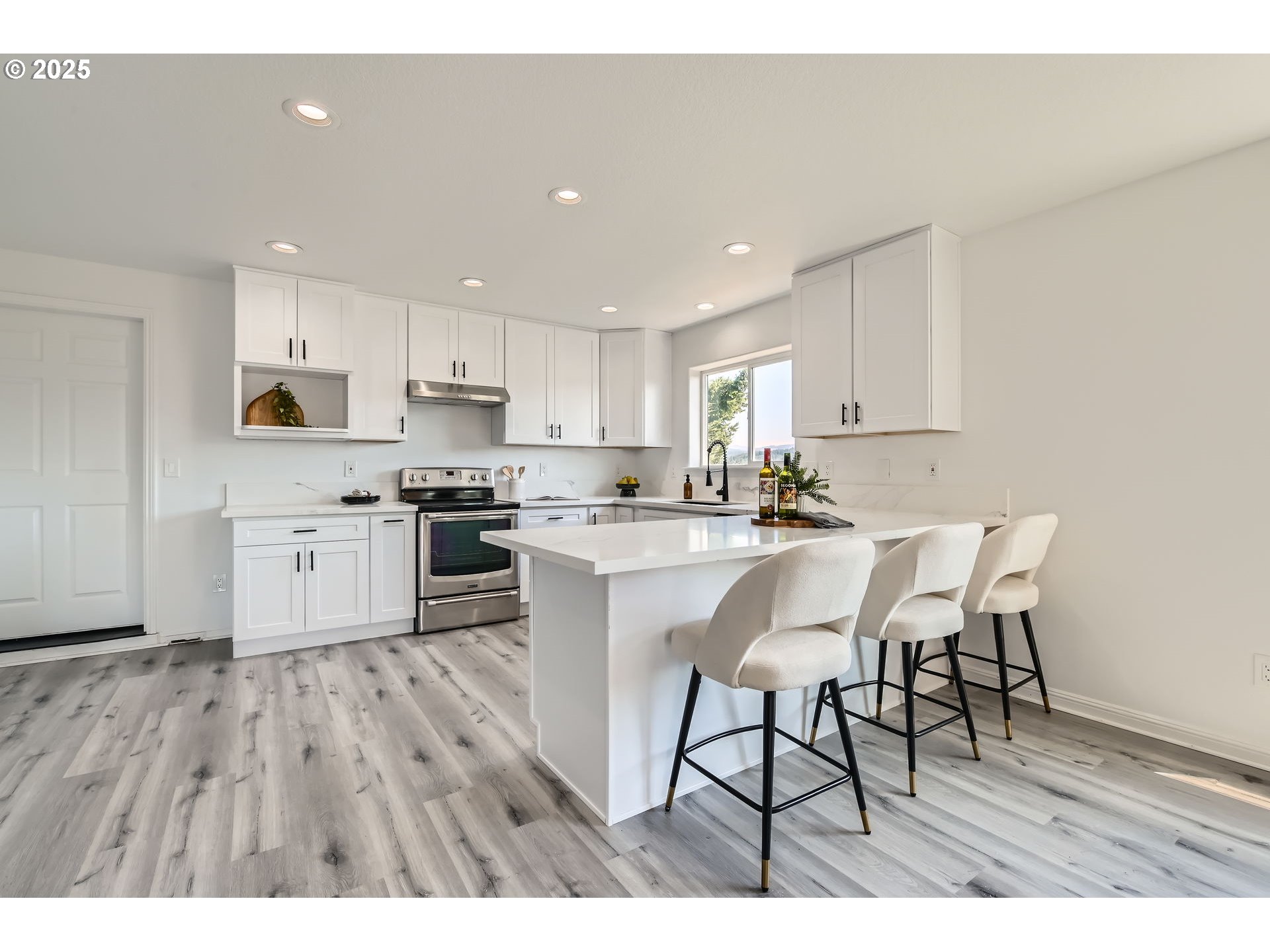 743 Southeast Forest Glen Road Estacada, OR 97023 - Photo 8 of 26 Kitchen