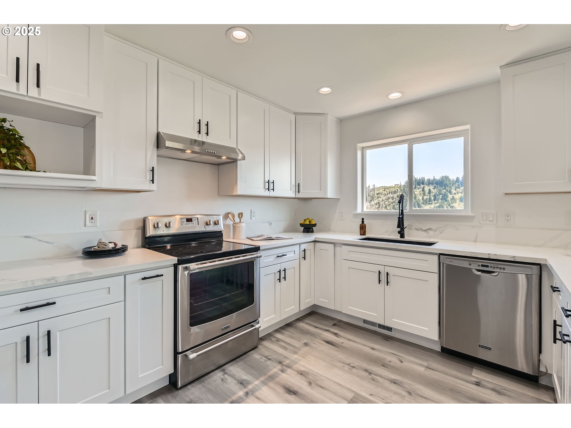 743 Southeast Forest Glen Road Estacada, OR 97023 - Photo 9 of 26 Kitchen