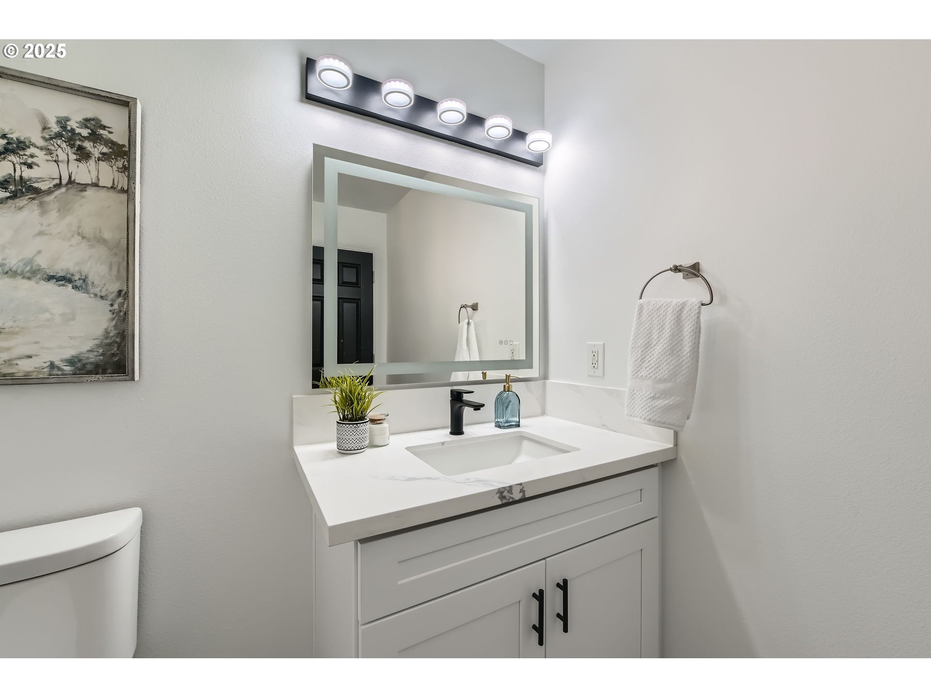 743 Southeast Forest Glen Road Estacada, OR 97023 - Photo 10 of 26 Bathroom