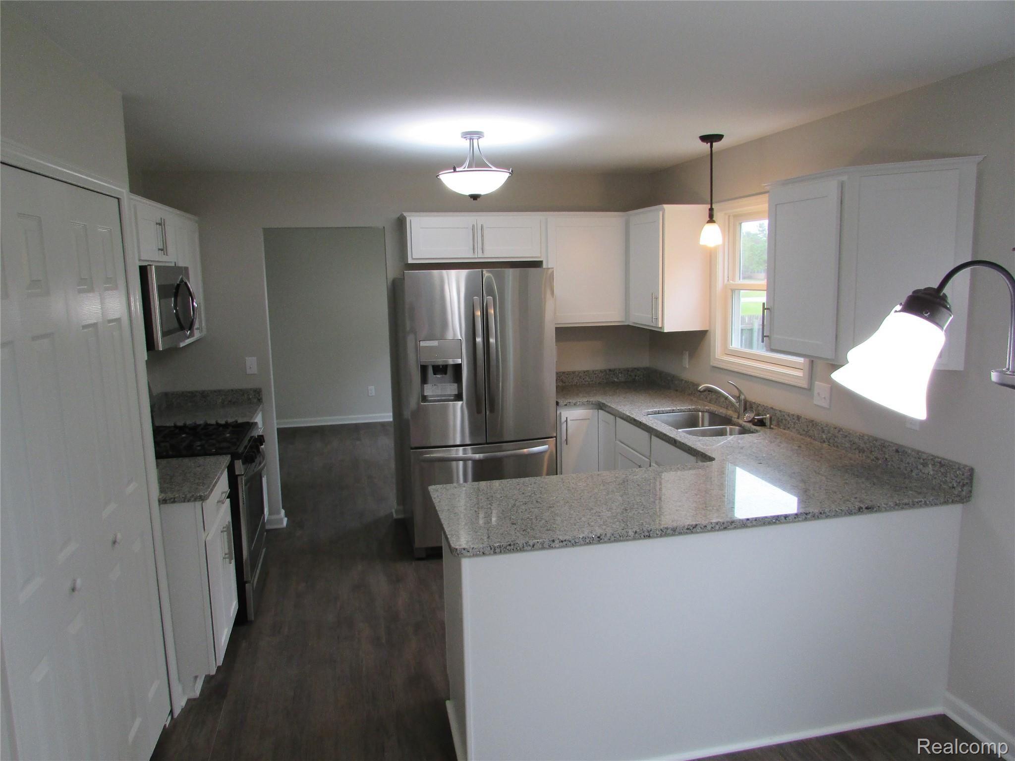 2405 South Irish Road Davison, MI 48423 - Photo 4 of 24 IMG_1023.JPG