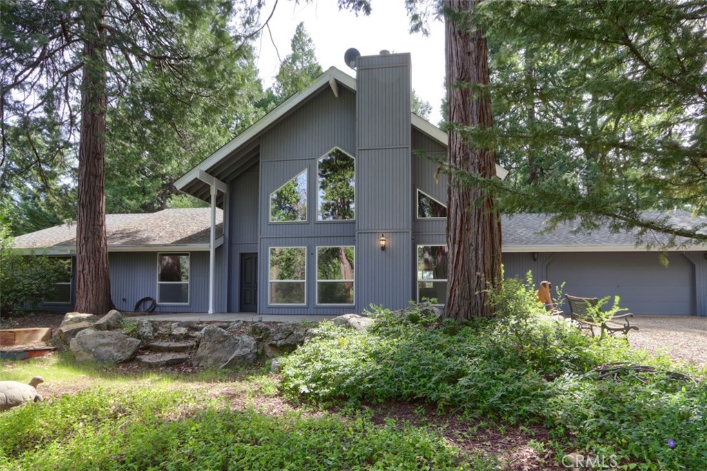 7174 Hites Cove Road Mariposa, CA 95338 - Photo 4 of 62 front view of a house with a yard
