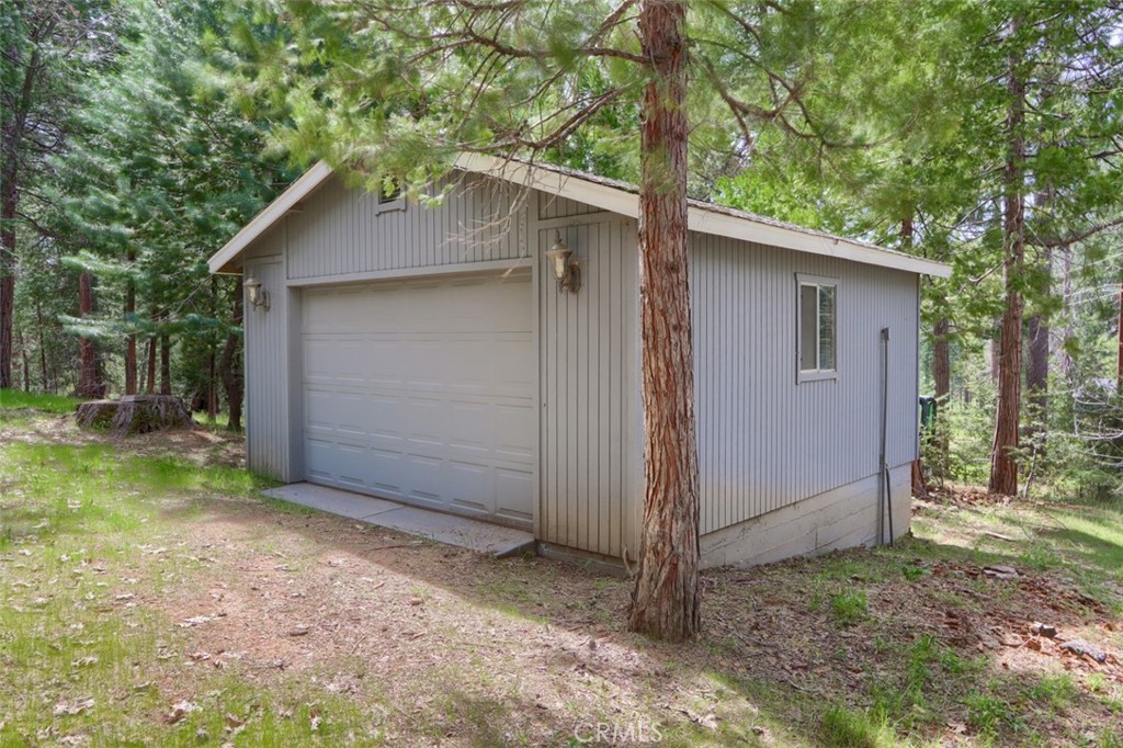 7174 Hites Cove Road Mariposa, CA 95338 - Photo 58 of 62 a backyard of a house with a tree and wooden fence