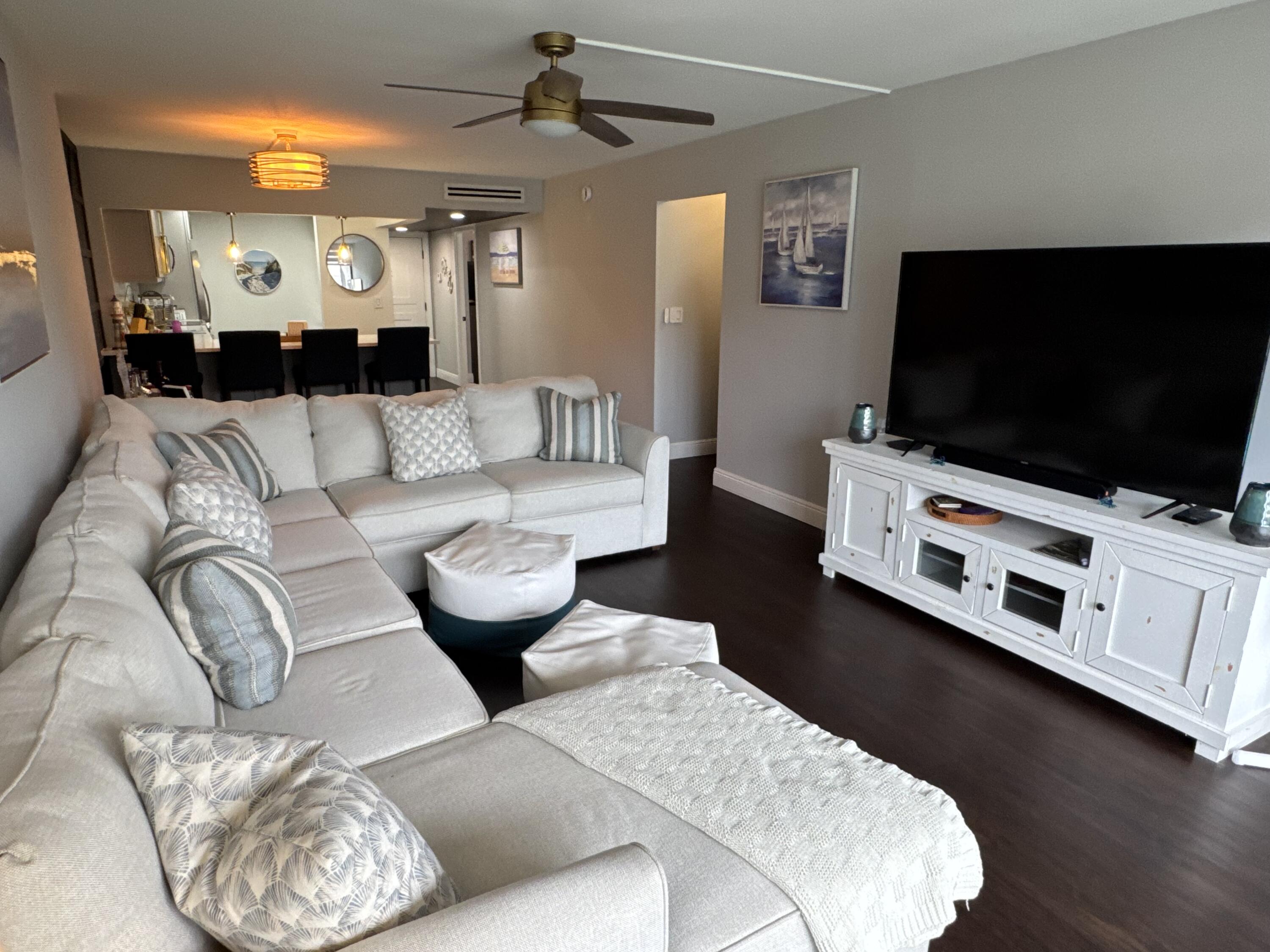 6 Royal Palm Way, Unit 202 Boca Raton, FL 33432 - Photo 19 of 29 Living areas