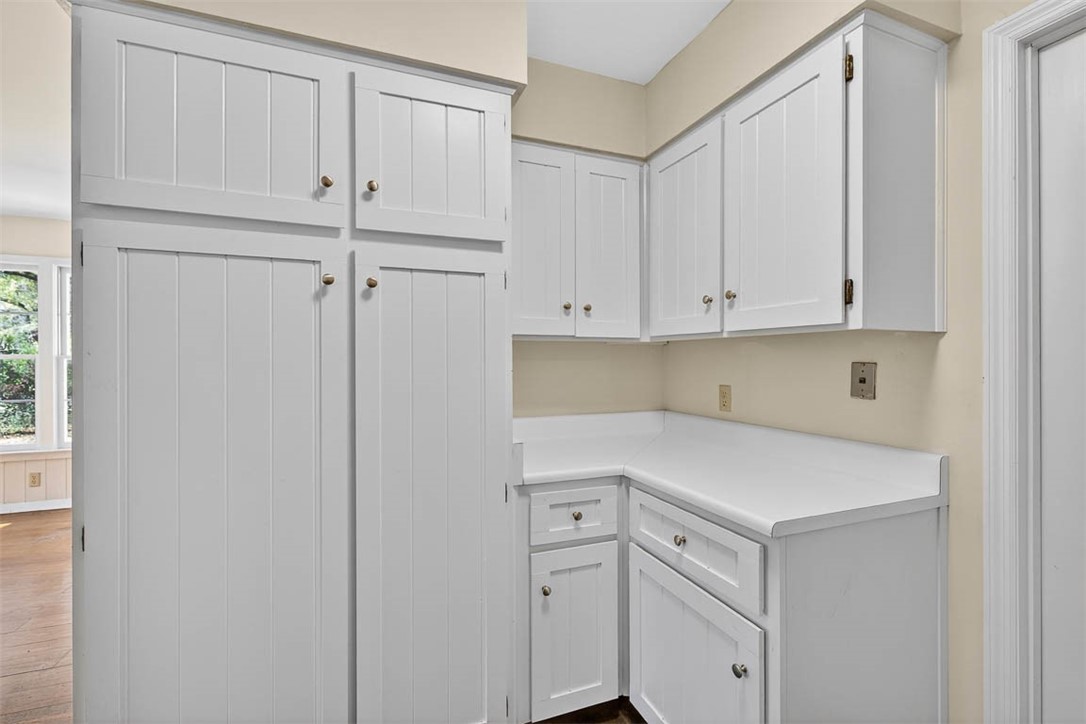 201 Five Pounds Road St. Simons Island, GA 31522 - Photo 14 of 37 Kitchen coffee bar and pantry