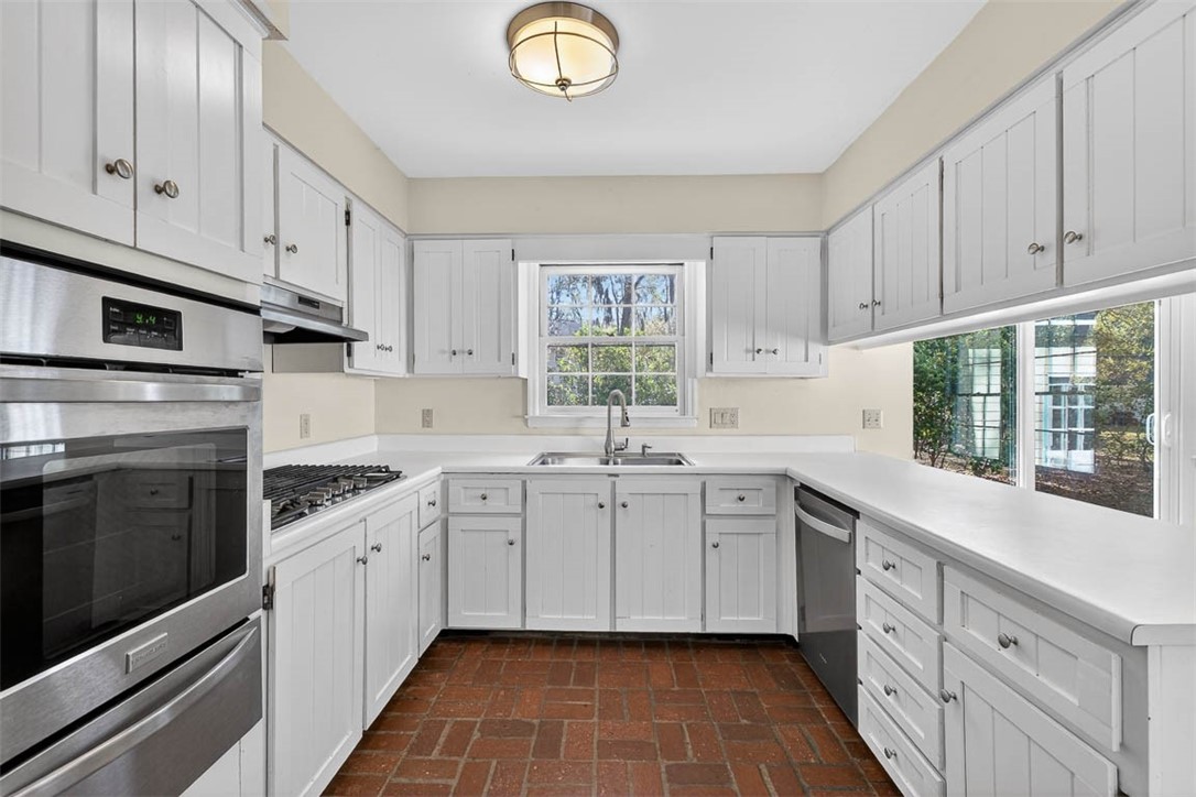201 Five Pounds Road St. Simons Island, GA 31522 - Photo 15 of 37 Kitchen has 5 year old stainless appliances