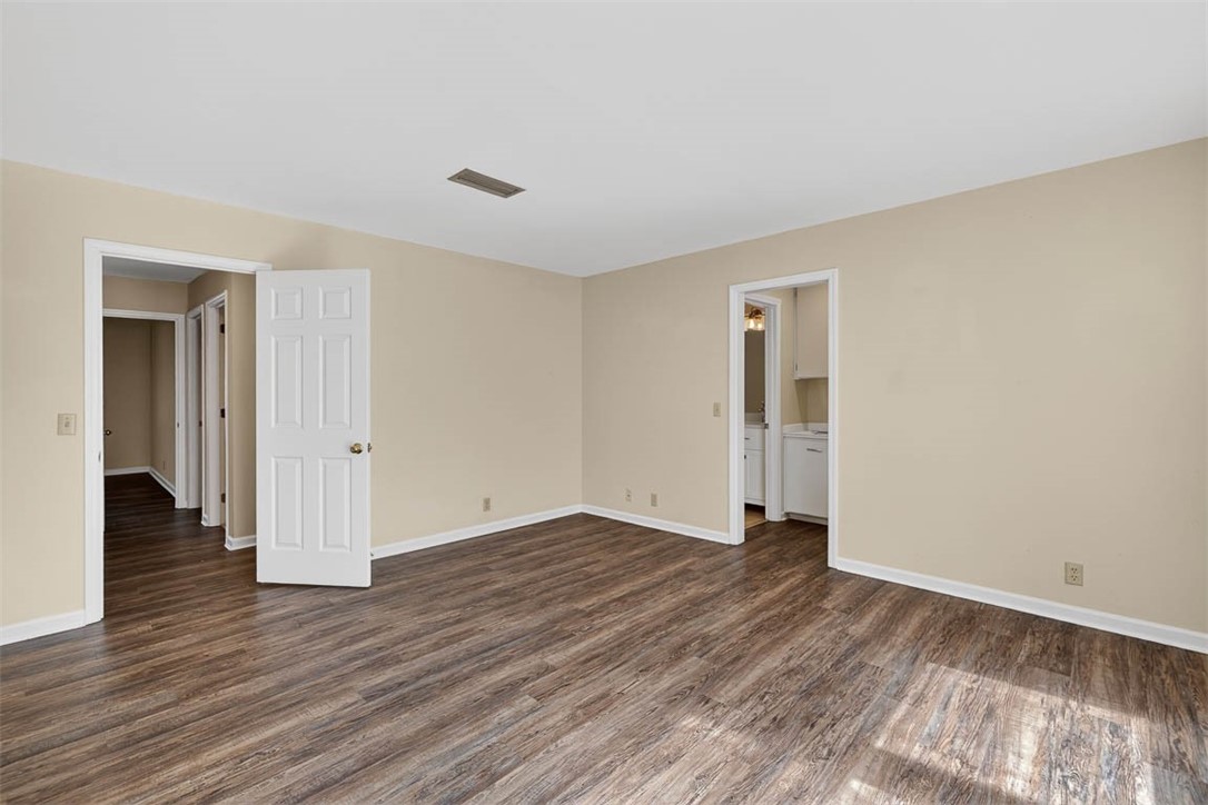 201 Five Pounds Road St. Simons Island, GA 31522 - Photo 25 of 37 Primary bedroom