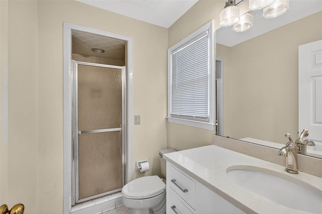 201 Five Pounds Road St. Simons Island, GA 31522 - Photo 27 of 37 Primary bath