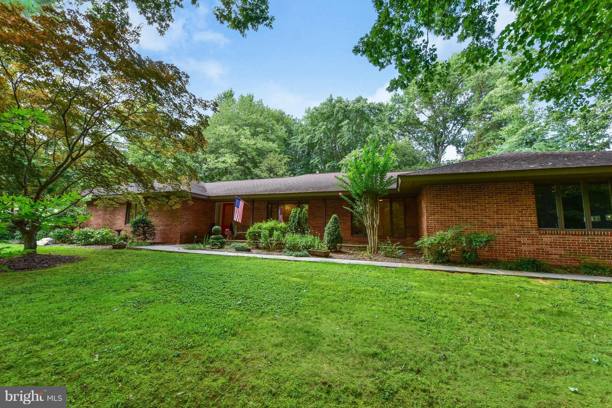 3688 Russell Road Woodbridge, VA 22192 - Photo 1 of 30 Exterior (Front)