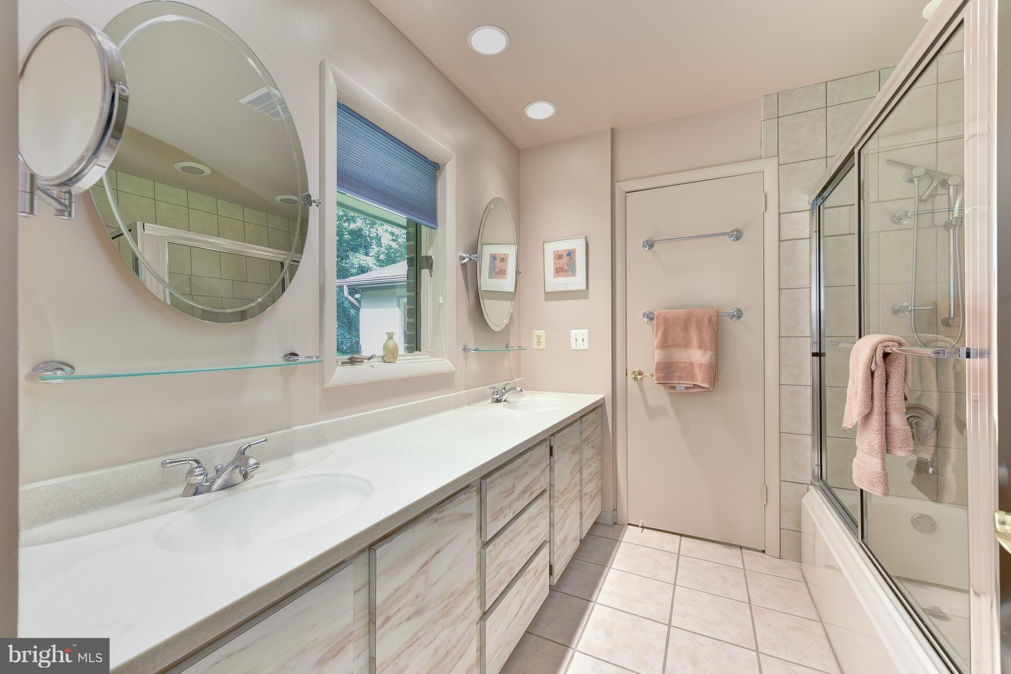 3688 Russell Road Woodbridge, VA 22192 - Photo 17 of 30 Bath (Master)