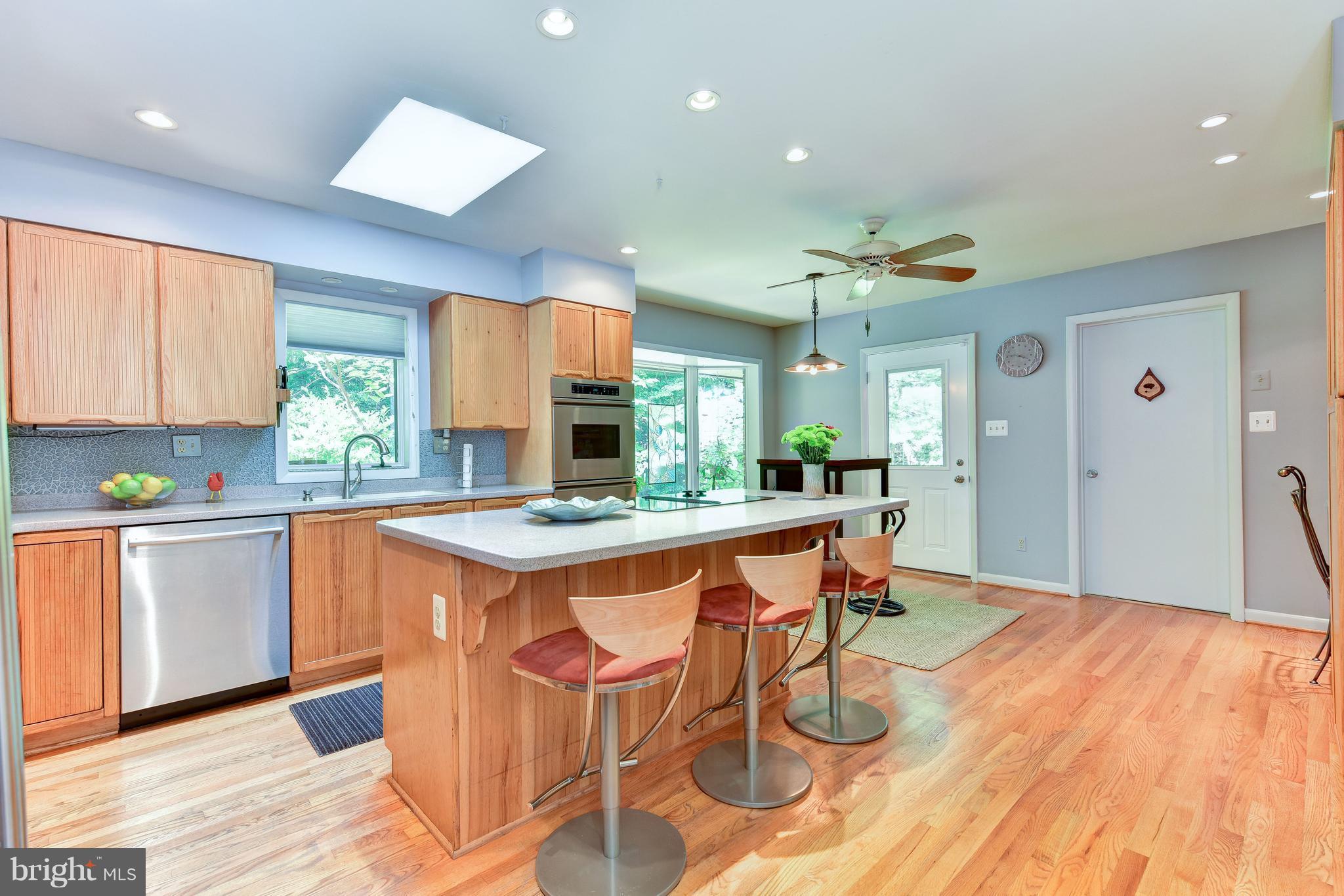 3688 Russell Road Woodbridge, VA 22192 - Photo 5 of 30 Kitchen