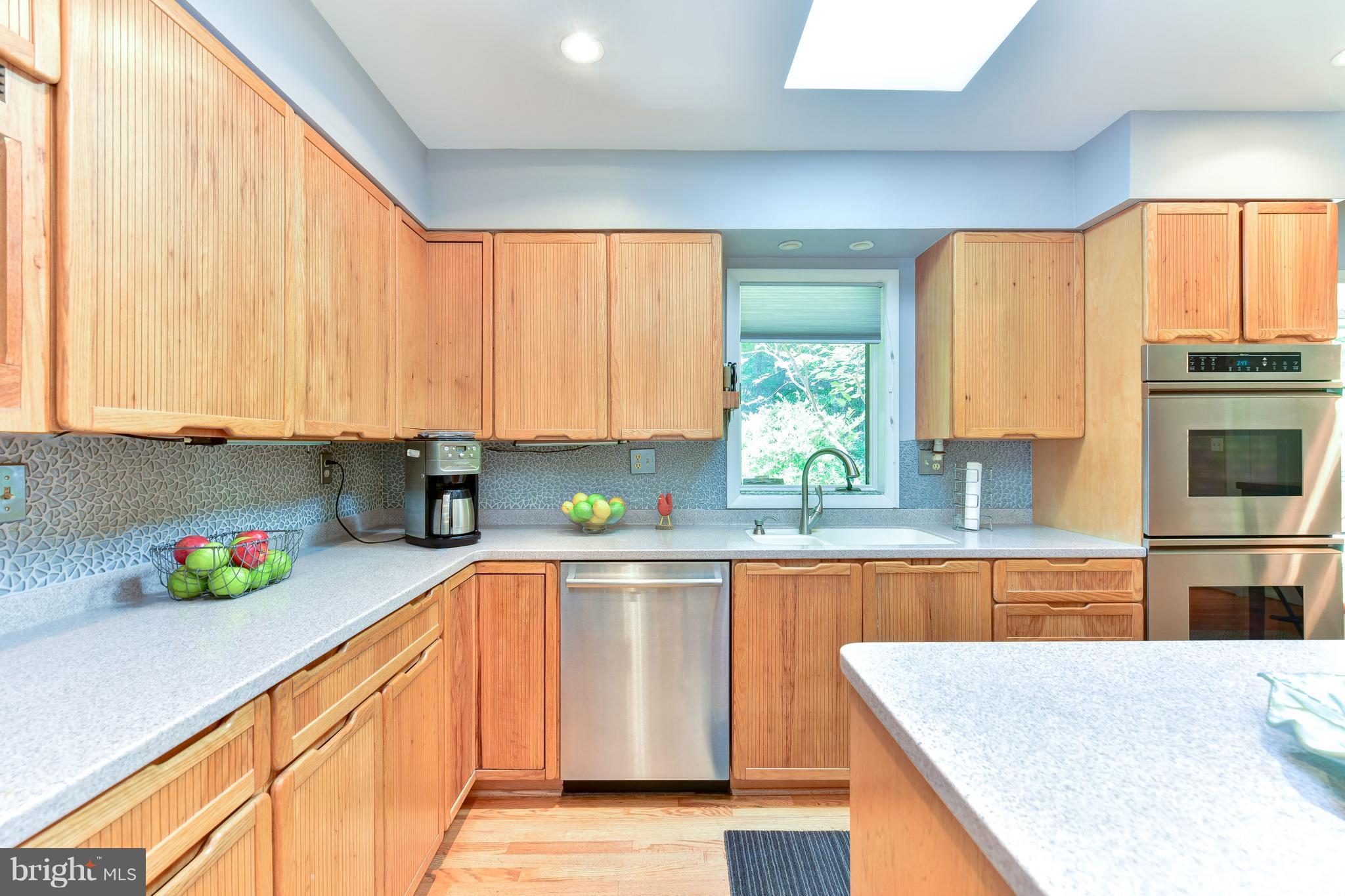 3688 Russell Road Woodbridge, VA 22192 - Photo 6 of 30 Kitchen